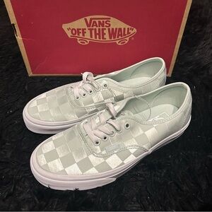 VANS checkerboard green satin lace up shoes sneakers women’s 9 new